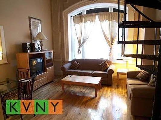 Rented by KVNY Soho | media 50