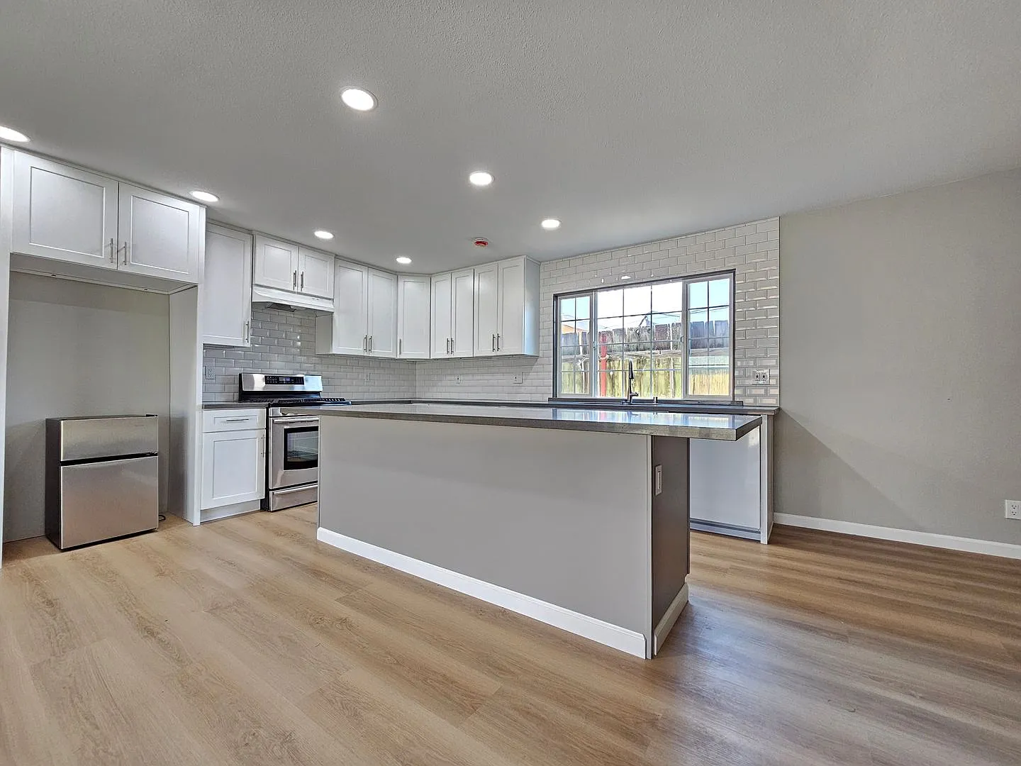 Remodeled Home for Rent Fresh, Modern, and Move-In Ready — Photo 4