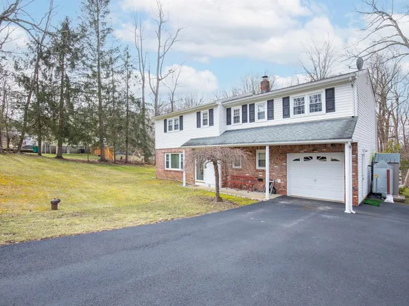17 Clearview Ter, Sussex, NJ 07461