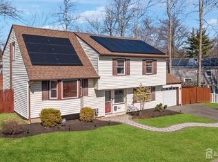 4 Hill Rd, Edison, NJ 08817