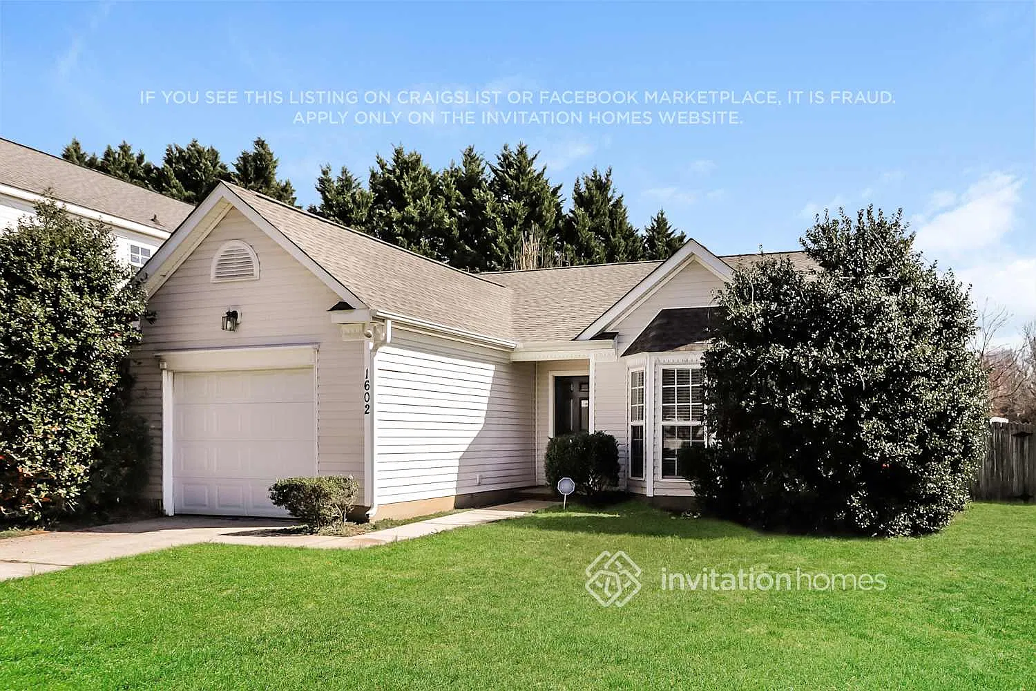 1602 Oakdale Green Dr Charlotte, NC 28216 — Photo 4