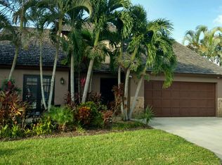 121 Beaumont Ln, Palm Beach Gardens, FL 33410