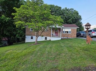 171 Roop Dr, Mount Hope, WV 25880