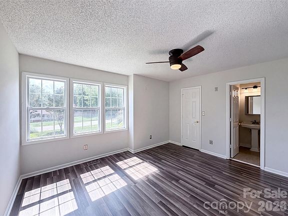 5th image of 121 Driftwood Dr
