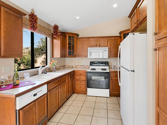 3rd image of 37890 S Silverwood Dr