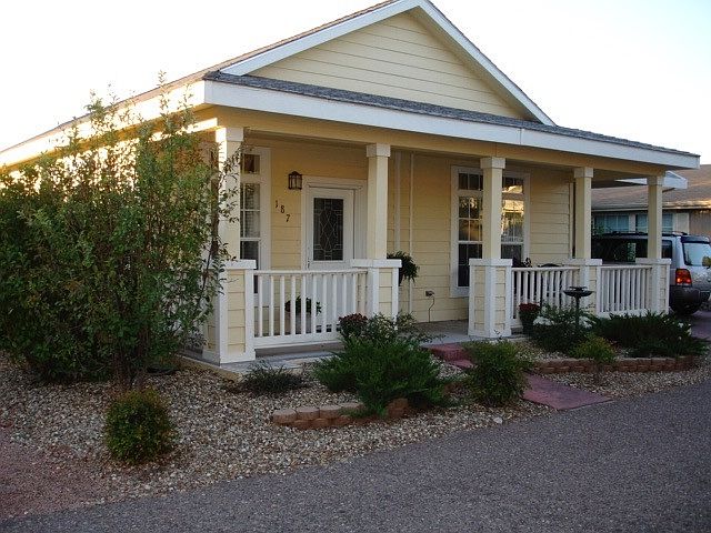 Fun front porch!