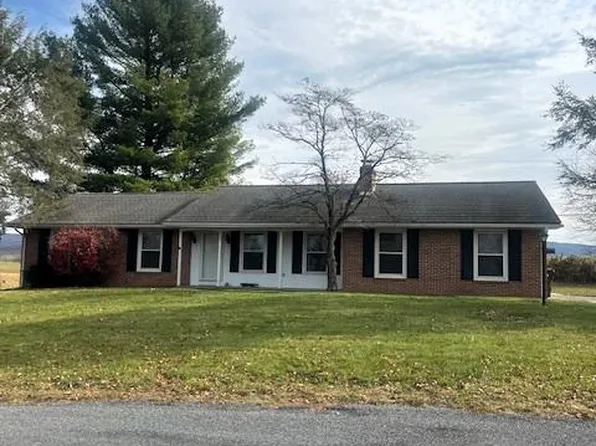 101 Briar Ridge Dr, Waynesboro, PA 17268