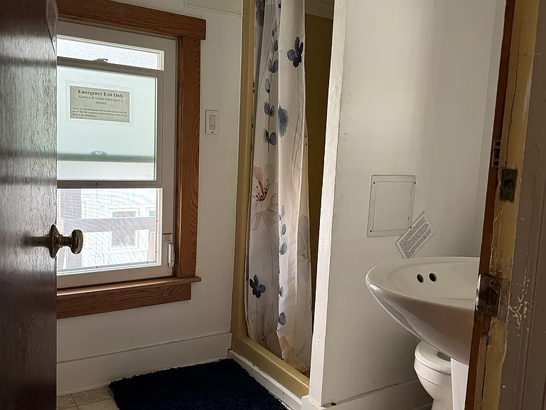 533 Elizabeth St — Photo 5