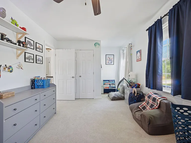368 Gainsborough Rd — Photo 35