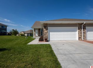 8323 Sutherland St, Lincoln, NE 68526