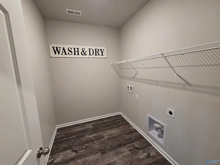 105 Fellington Ct — Photo 6