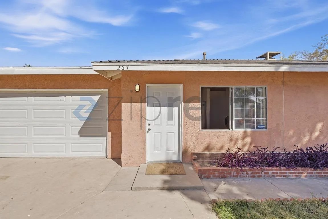 3 bed, 960 sqft, $1,995 — Photo 4