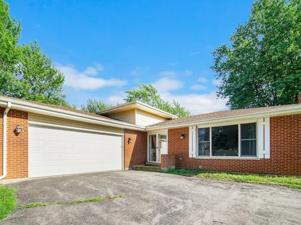 4217 Glen Oaks Dr, Crown Point, IN 46307
