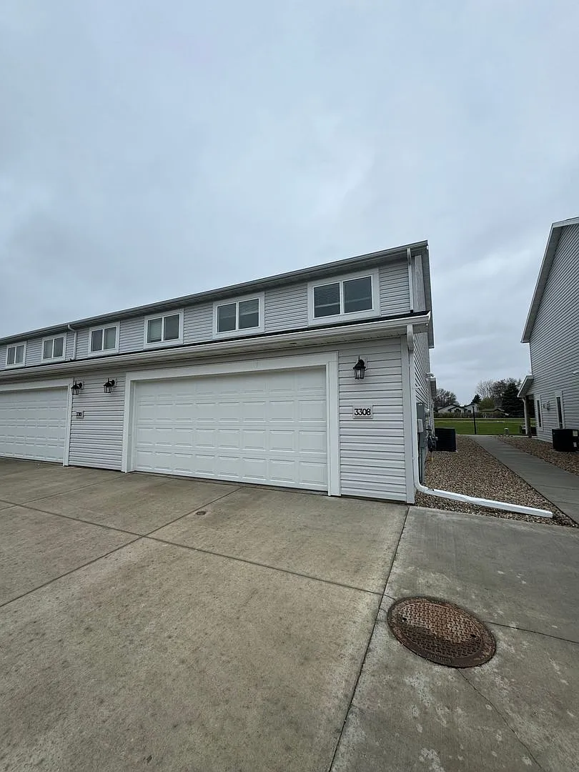 Modern Townhome in South Bismarck Now Available! — Photo 2