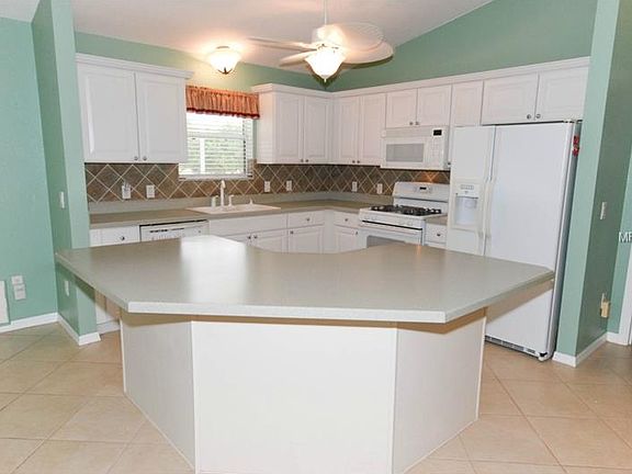 4th image of 869 Terrebonne Ter