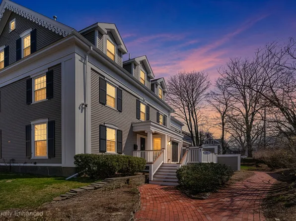 81 Forest St #81, Medford, MA 02155