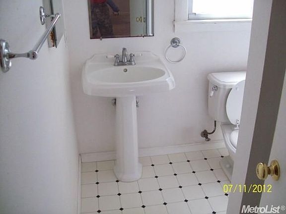 5th image of 3216 25th Ave