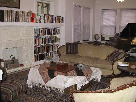 2nd image of 6215 N Glenwood Ave APT 1S