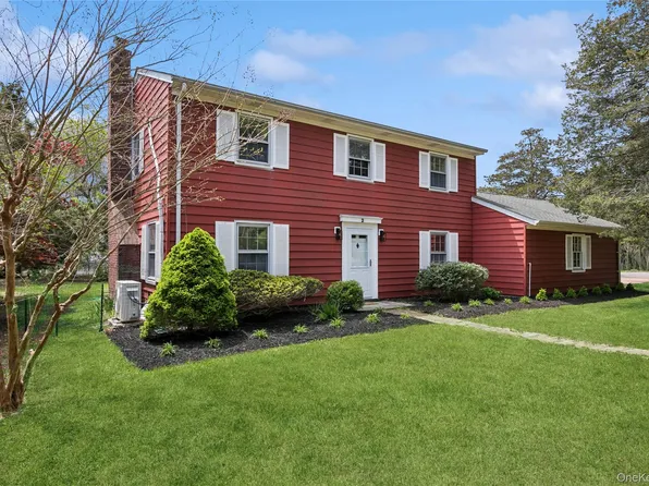 2 Ludlow Lane, Hampton Bays, NY 11946