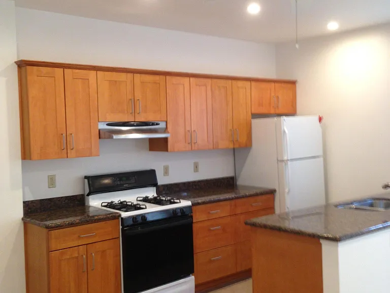 934 Saint James St #934 — Photo 7