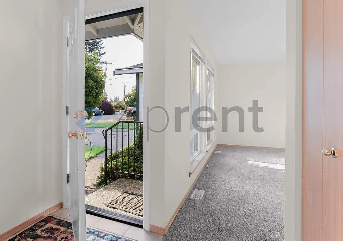 3 bed, 1489 sqft, $3,100 — Photo 3
