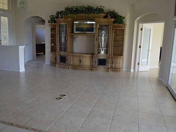 5th image of 3200 Saratoga Dr