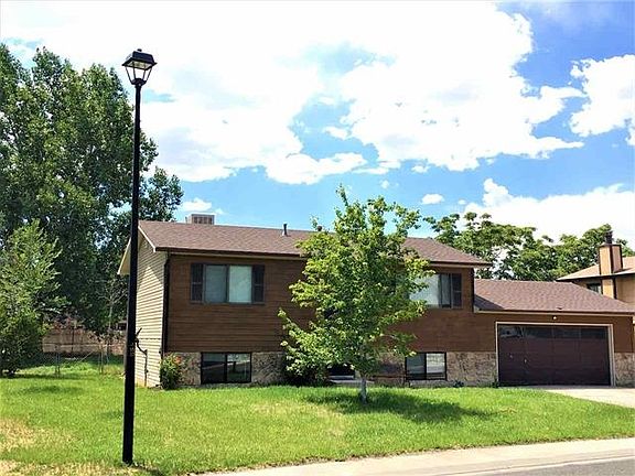 3rd image of 609 1/2 W Indian Creek Dr
