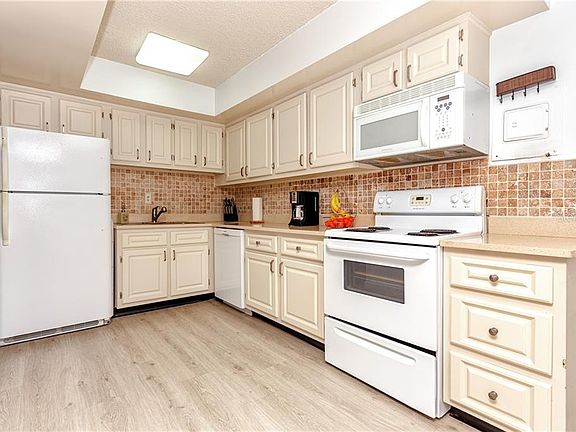4th image of 2401 Bayshore Blvd Unit 412