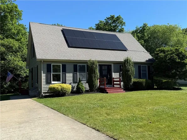 9 Michael Dr, Bristol, RI 02809