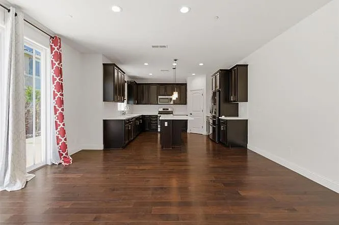 510 E Albertina Ave — Photo 42