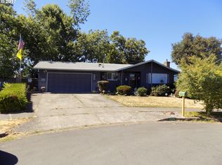 566 38th Pl, Springfield, OR 97478
