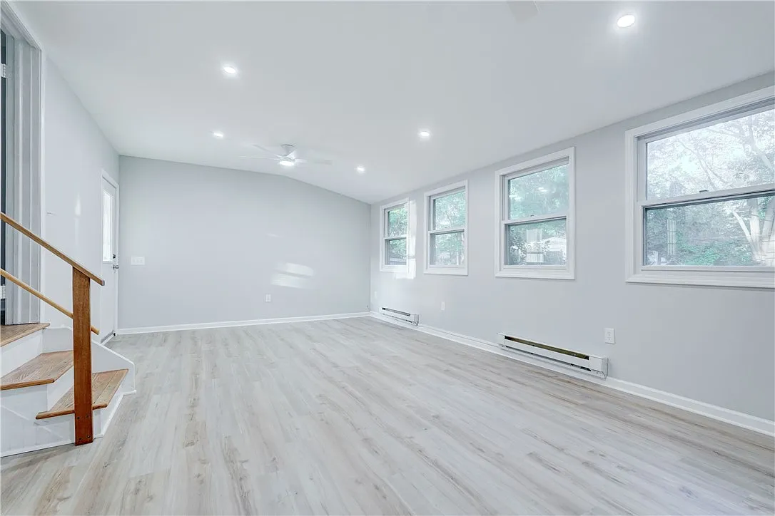 3 bed, 1.5 bath, 1128 sqft, $2,495 — Photo 4