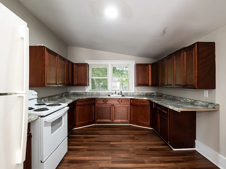 229 Lowry St — Photo 16