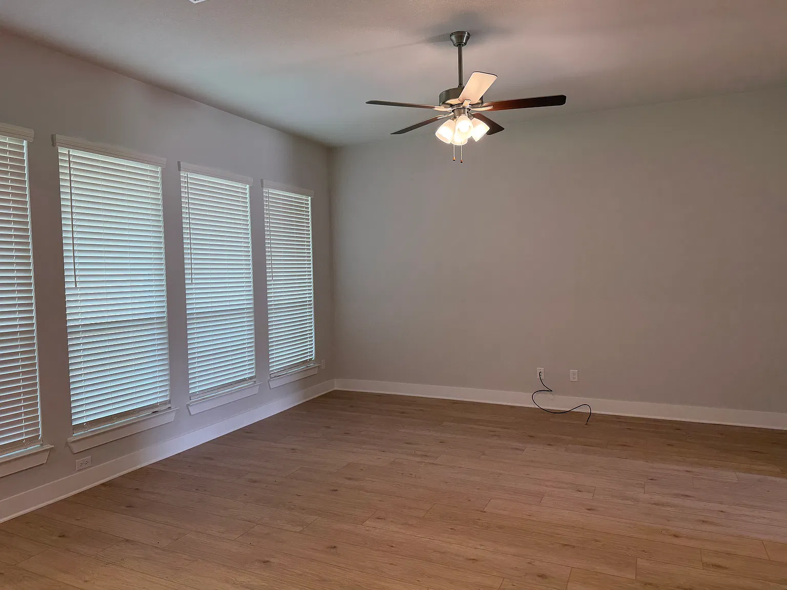 4 bed, 1984 sqft, $2,195 — Photo 3
