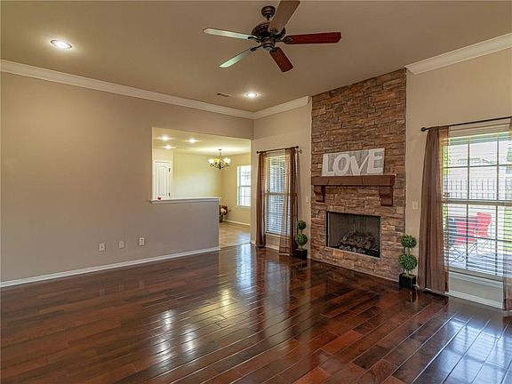 2nd image of 3302 SW Briar Creek Ave