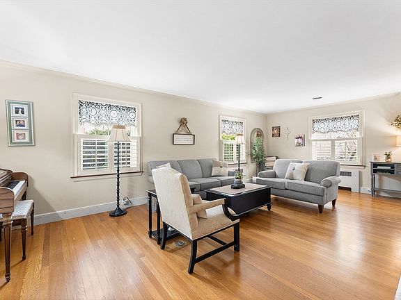 3rd image of 199 Hawthorn Rd