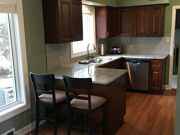 4th image of 2105 Ludington Ave