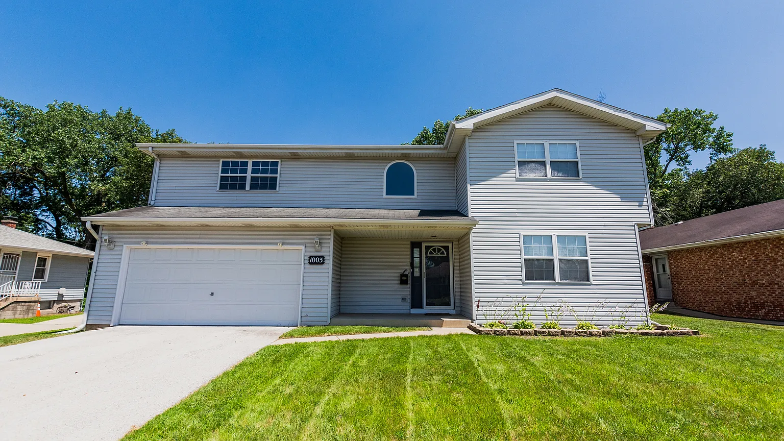 1003 Hirsch Blvd photo 1