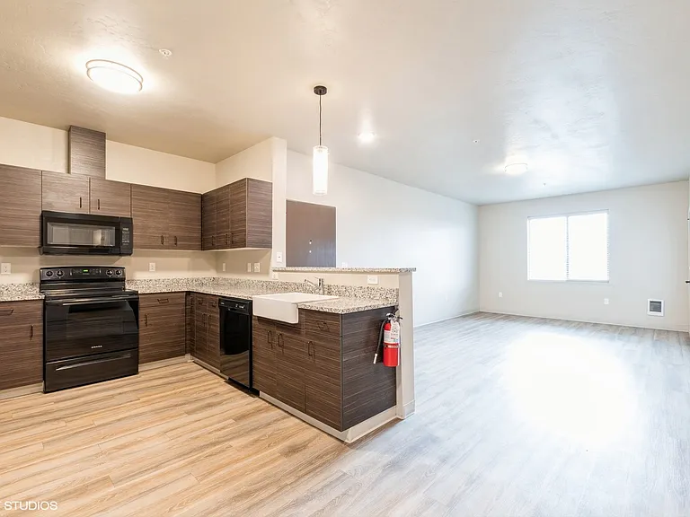 Eagle Valley Ranch Apartments — Photo 14