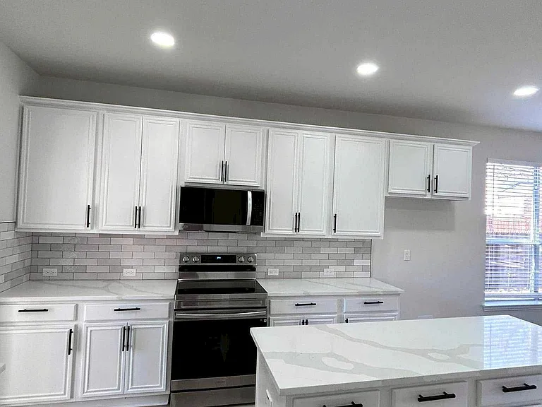 Kitchen, 15' x 12'