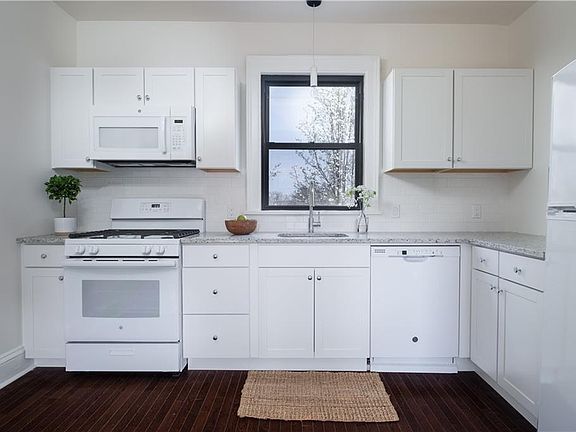 3rd image of 46 Voorhis Ave.
