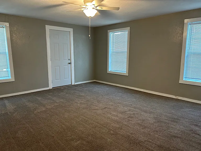 700 Dyer St — Photo 2