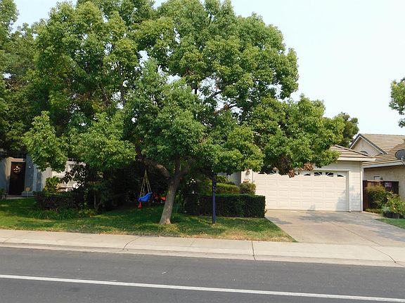 2nd image of 826 Evergreen Dr