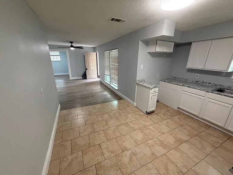 3002 Shenstone Dr — Photo 2