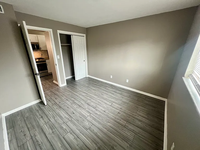 1717 Summit St #2E — Photo 5