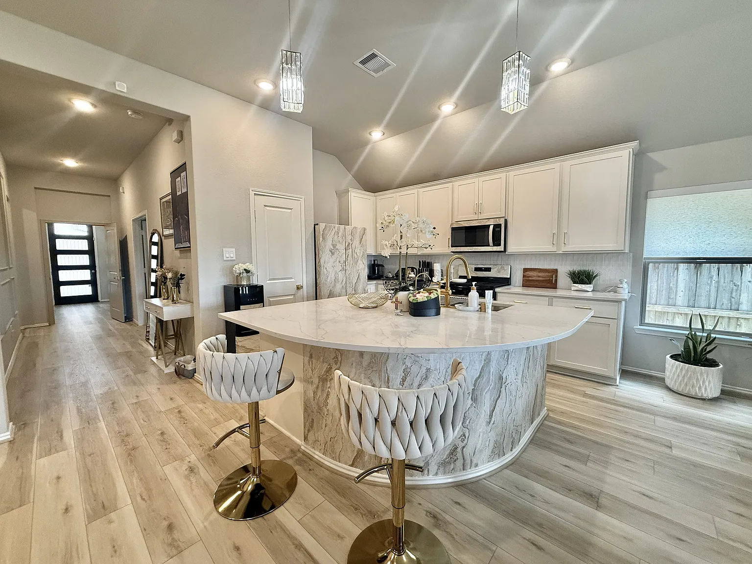 4 bed, 2074 sqft, $3,500 — Photo 3