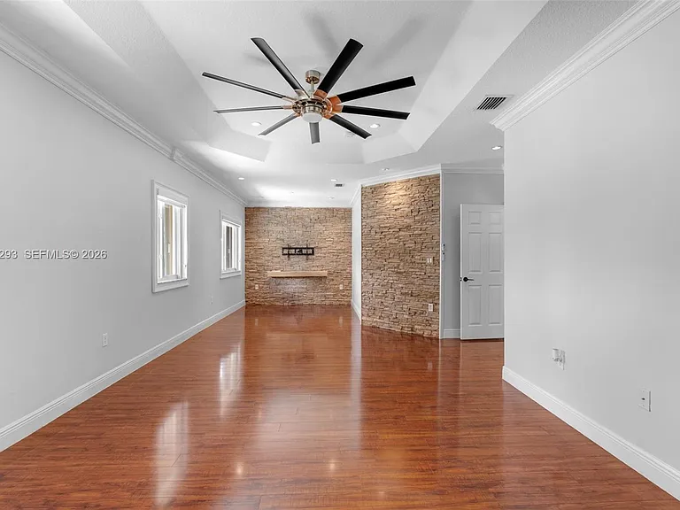 3906 NE 20th St — Photo 35