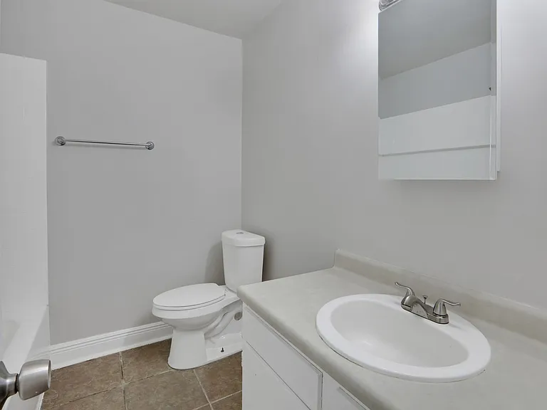 Woodland Trace Apartments — Photo 9