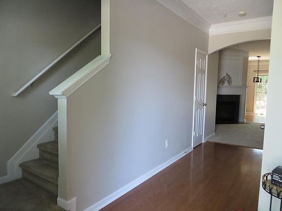 5th image of 925 Magnolia Leaf Dr