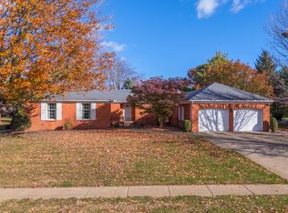 2103 Hedgewood Dr, Bloomington, IL 61704